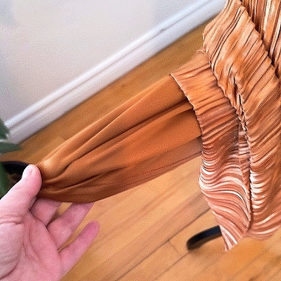 Dex Elegant Gold Pleated Maxi Skirt - Picture 7 of 7